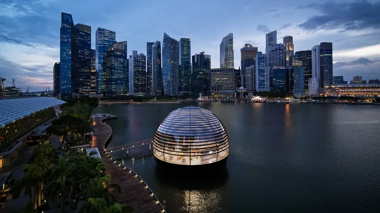 اپل‌استور «کره معلق» در سنگاپور